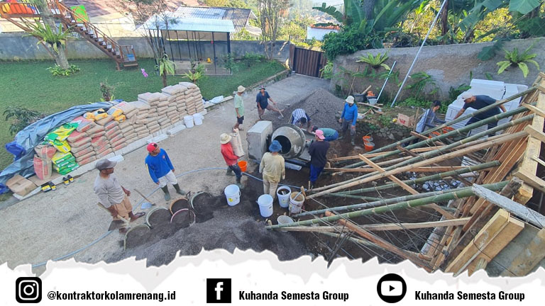 persiapan pengecoran kolam di Puncak