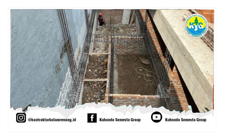 kolam renang di Kemang sedang dalam pembuatan