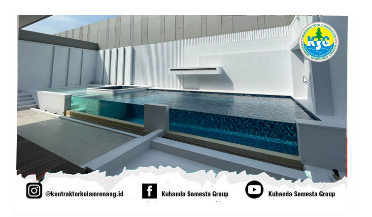Kolam renang berkelas dinding kaca di Nava Park