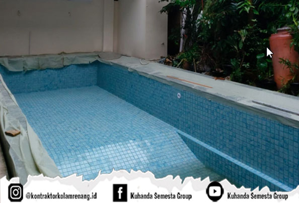 kolam renang di Lebak Bulus dalam renovasi